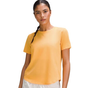 NWT LULULEMON LIGHTWEIGHT RUNNING TRAINING TEE SHIRT SHORT TOP yoga run pilates